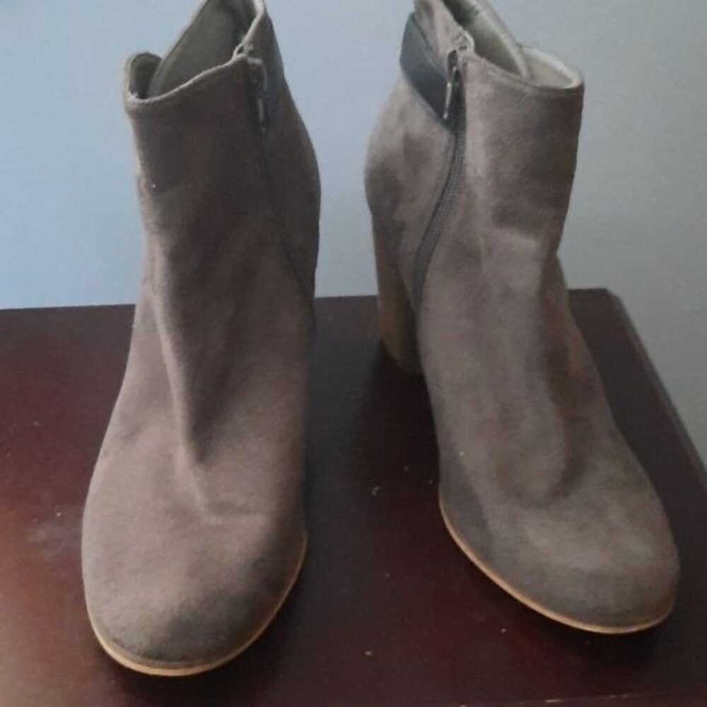 Abound High Heel Faux Suede Zip Up Ankle Bootie Size 8